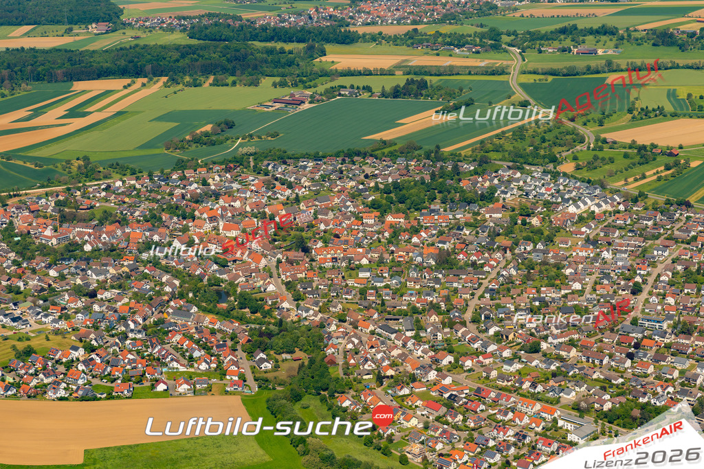 Das Luftbild zeigt :  Schlierbach - Die Luftaufnahme wurde 2024 vom UL-Flugzeug aus erstellt ( keine Drohne ) - Hochauflösende Luftaufnahme - Für grossformatige Ausdrucke geeignet. Die Geschenkidee !Mit Lizenz und Bildrechte bestellbar