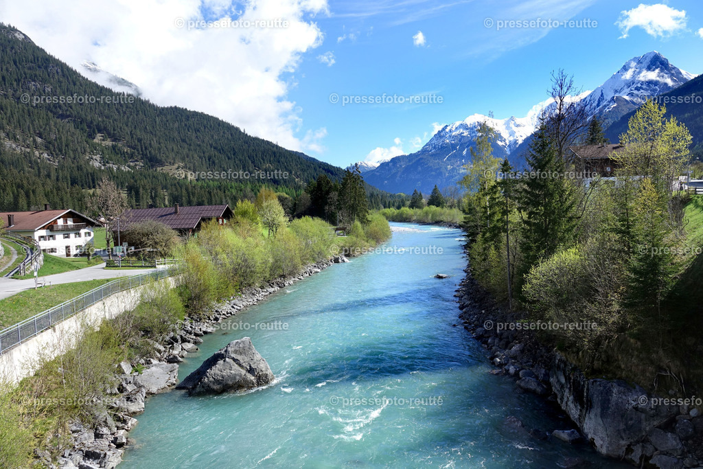 welltvi-Lechfluss bei haeselgehr-09052019-DSD01048 | Info aus dem Bezirk Reutte/Ausserfern Tirol sowie eine umfangreiche Bilddatenbank über die gesamte Region: Lechtal, Talkessel Reutte, Tannheimertal, Zwischentoren. Lech, Plansee, Zugspitze, Grenztunnel, B179, Fernpassstraße, Verkehr, Lawinen, Tradition, - Realisiert mit Pictrs.com