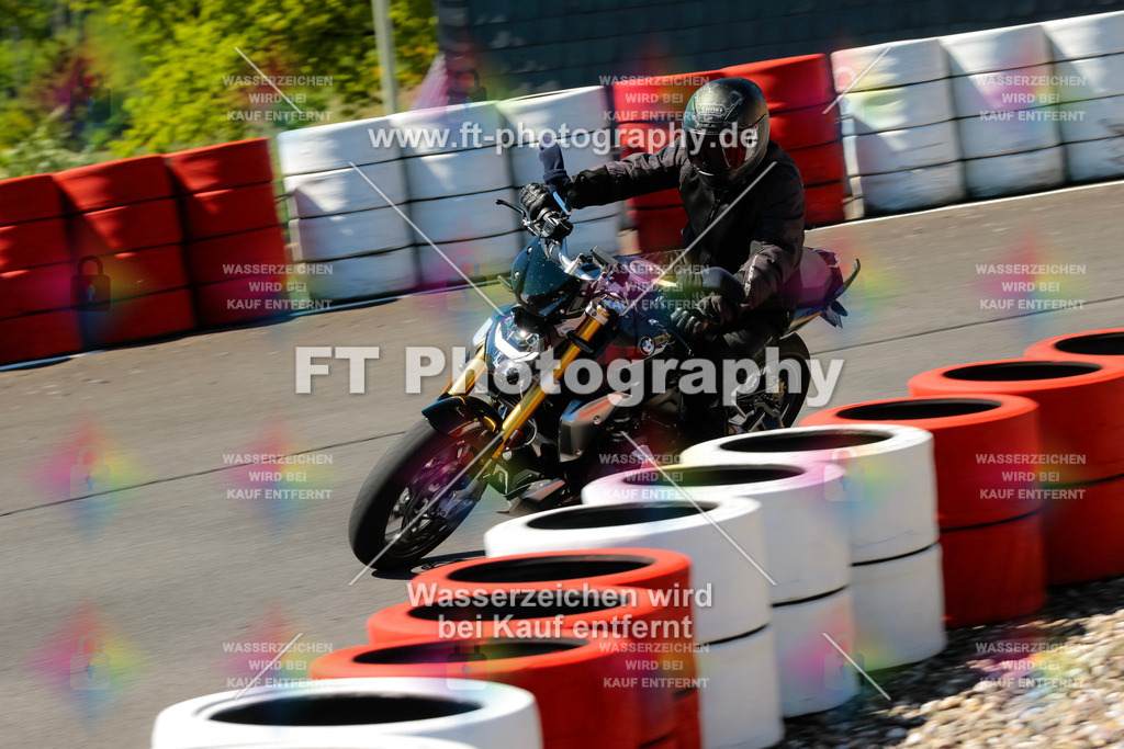 Moto-TeamOBK-22301 | Hier findet Ihr Bilder von Touristenfahrten auf der Nürburgring Nordschleife oder von anderen Veranstaltungen die ich besucht habe. Viel Spass beim Durch Schauen 