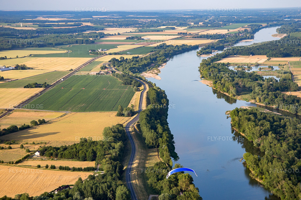 Luftbild: Loire in Cangey im Bundesland Indre-et-Loire in Frankreich. Foto: IMG_082410.jpg vom 20.06.2015 durch Werner Riehm/FLY-FOTO.de