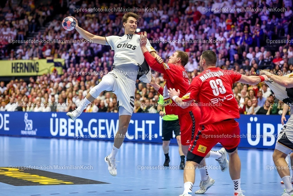 EHF17012602075 | 17.01.2026, Handball, Men's EHF EURO 2026, Deutschland - Serbien, Jyske Bank Boxen in Herning, Dänemark, Preliminary Round:  Julian Köster (Germany #18) im Zweikampf gegen   Stefan Dodic (Serbien #40)  Mijajlo Marsenic (Serbien #93) 