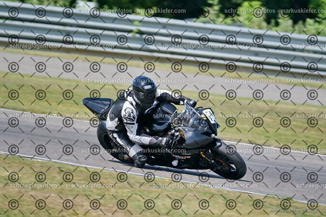 26BT02-0663 | markuskiefer.com - Realisiert mit Pictrs.com