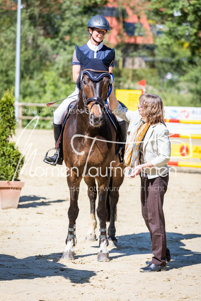 Donop24-M-Spr-096 | MomenTaufnahmen Pferdesportfotos