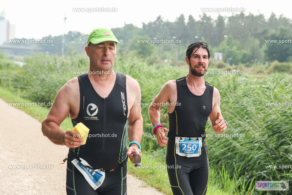 LUR_1663 | 34. M-net Erlanger Triathlon 2025 #erlangertriathlon  #mnettriathlon2025 #mnettriathlon #team #olympischedistanz #mitteldistanz #triathlon #maindonaukanal  #erlangertriathlon2025 #yourpictrs #tv1848 #tv1848erlangen  #triathlonbayern #sportinerlangen #demsportverbunden #sportshot_your_pictrs Copyright: www.sportshot.de