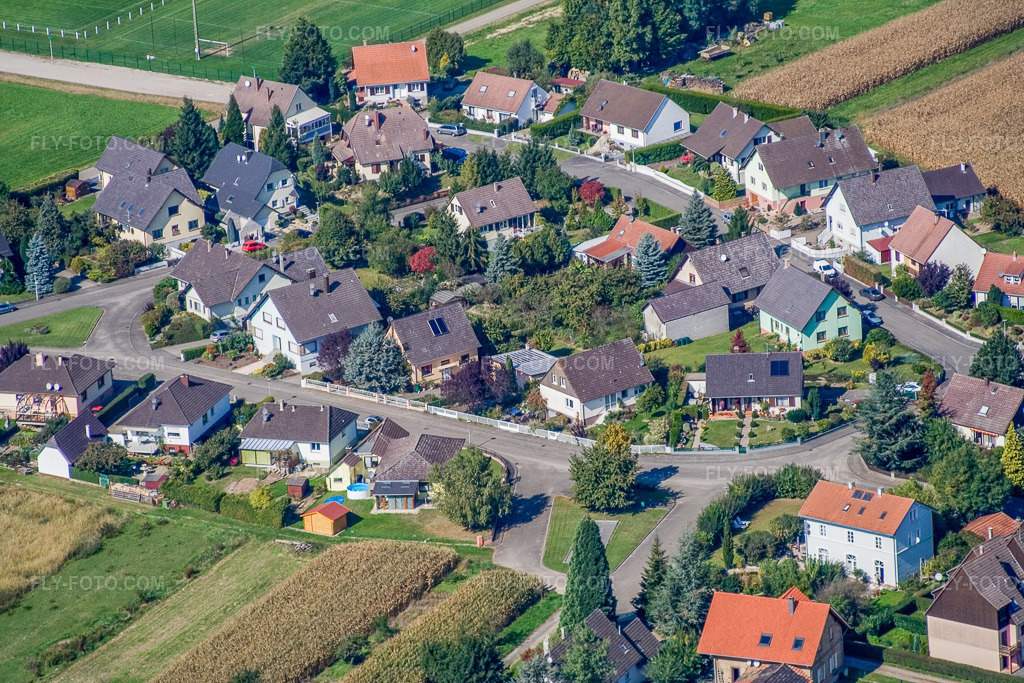 Aerial view: Rue des Preès in Niederlauterbach in the state Bas-Rhin, France.Photo: IMG_13563.jpg taken on 09/28/2008 by Werner Riehm/FLY-FOTO.comResolution of the original: 3456 x 2304 px