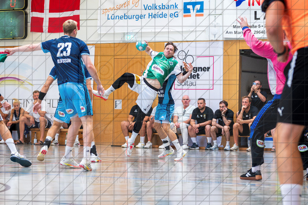 IHC 2026 - TSV Hannover-Burgdorf vs. HC Hamburg | Leif Tissier (TSV Hannover-Burgdorf #7); IHC 2026 - TSV Hannover-Burgdorf vs. HC Hamburg am 09.08.26 in Sporthalle KGS, Schneverdingen - Realisiert mit Pictrs.com