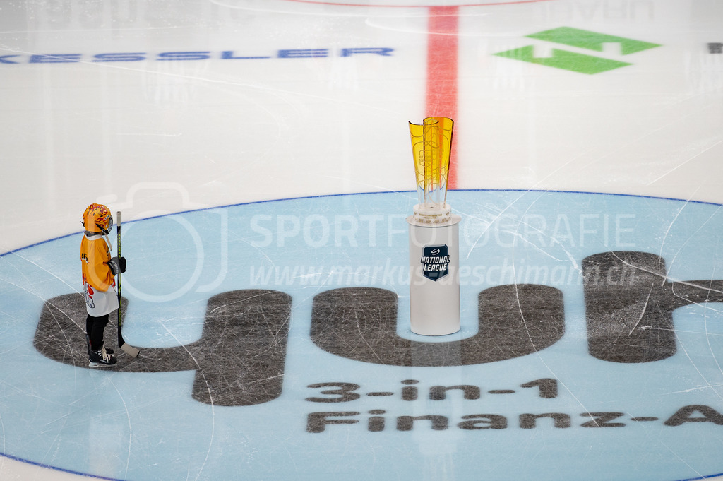 Swiss National League Final Game 2: ZSC Lions - EV Zug | 20.04.2022, Zürich, Hallenstadion, Swiss National League Final Game 2: ZSC Lions - EV Zug, der Meisterpokal. - Realisiert mit Pictrs.com