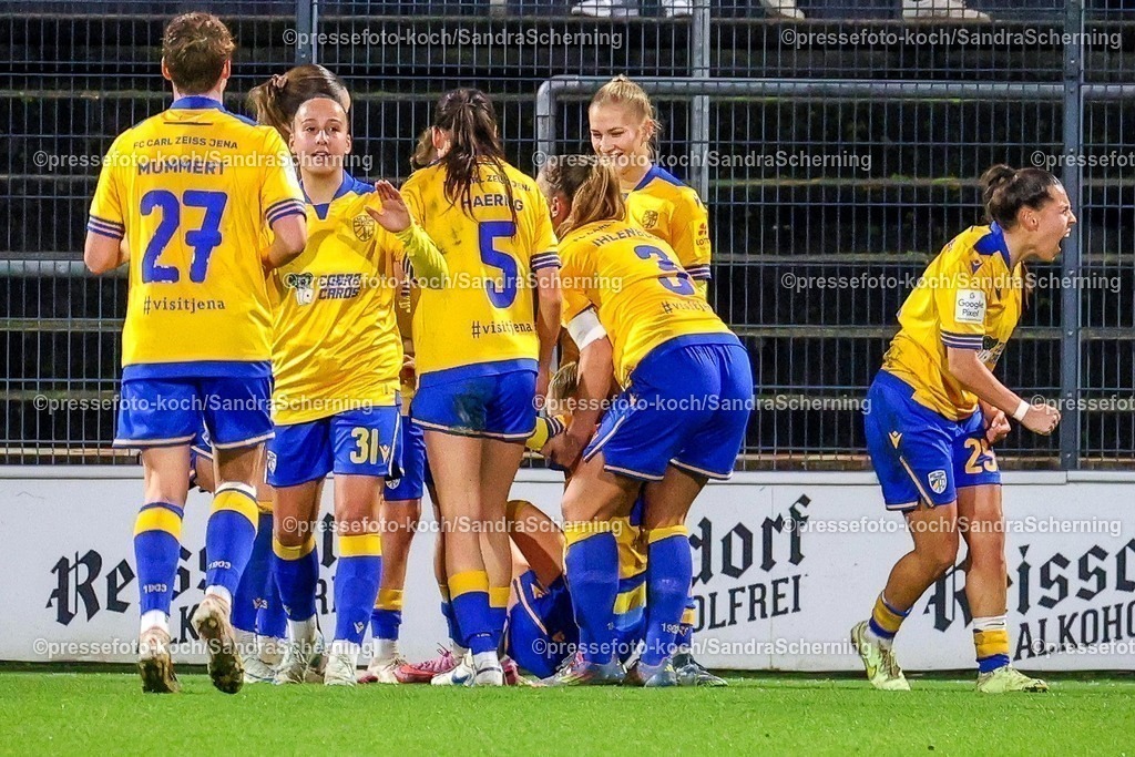 xSSCHx14122501006 | 14.12.2025, xsscx, Frauen Fussball, 1. FC Koeln - FC Carl Zeiss Jena, 1. Fussball Bundesliga, 13. Spieltag, Franz-Kremer-Stadion, Saison 2025 2026: Torjubel nach dem Tor zum 0:1 durch die Mannschaft von Carl Zeiss Jena DFB regulations prohibit any use of photographs as image sequences and or quasi-video. Photo:xSandraxScherningxPressefotoKochx