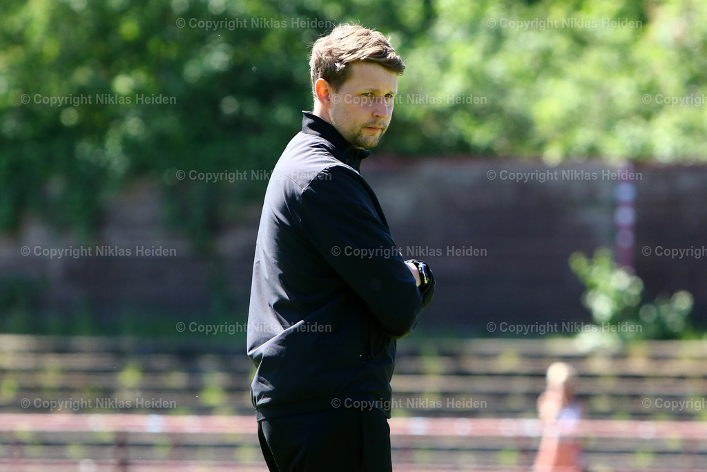 NH_HamburgerSVU19_FCStPauliU19_U19Bundesliga_11052024 | Maximilian Maleszka (Trainer, FC St. Pauli U19)

Fußball I Junioren I A-Junioren Bundesliga Nord/Nordost I Saison 2023-2024 I 26. Spieltag I Hamburger SV U19 - FC St. Pauli U19 I 11.05.2024 I Sportpark Eimsbüttel