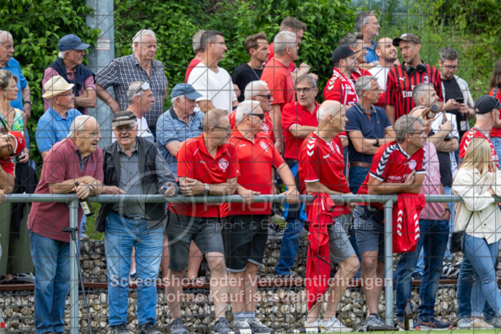 20250616_190112_0373 | #,  TV Eybach (weiß) vs. 1.FC Donzdorf II (rot), Fussball, Entscheidungsspiel 3 in Kreisliga A3 - Bezirk Neckar/Fils, Saison 2024/2025, Rasensportplatz, Staufenecker Str. 41, 73084 Salach, 16.06.2025 - 18:30 Uhr,Foto: PhotoPeet-Sportfotografie/Peter Harich