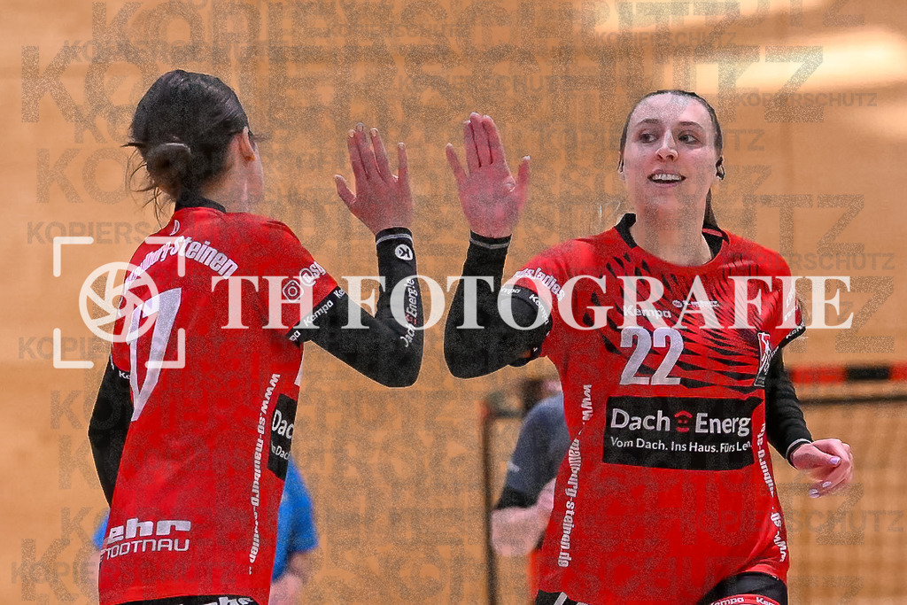 GER, SG Maulburg/Steinen - HB Kinzigtal, Handball, Suedbadenliga, 22. Spieltag, Saison 2023/2024, 27.04.2024 | Davina Schmidt (SG Maulburg/Steinen, #17), Maike Hartmann (SG Maulburg/Steinen, #22)

GER, SG Maulburg/Steinen - HB Kinzigtal, Handball, Suedbadenliga, 22. Spieltag, Saison 2023/2024, 27.04.2024

Foto: TH Fotografie/Thomas Hess