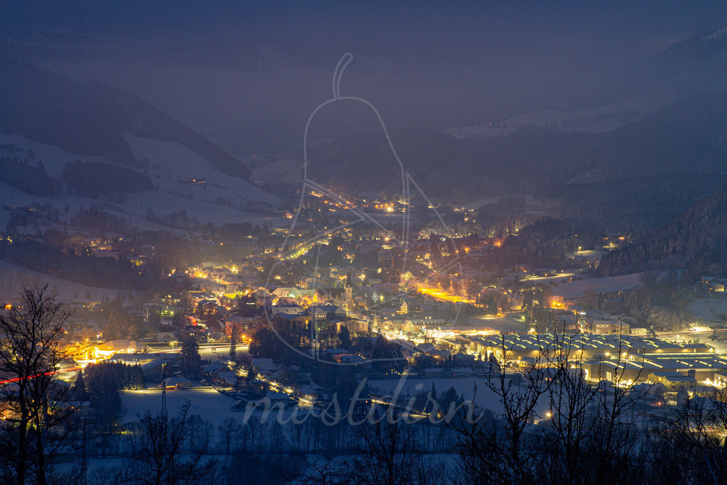 Winterabend in Gresten | Gresten bei Nacht - Realisiert mit Pictrs.com