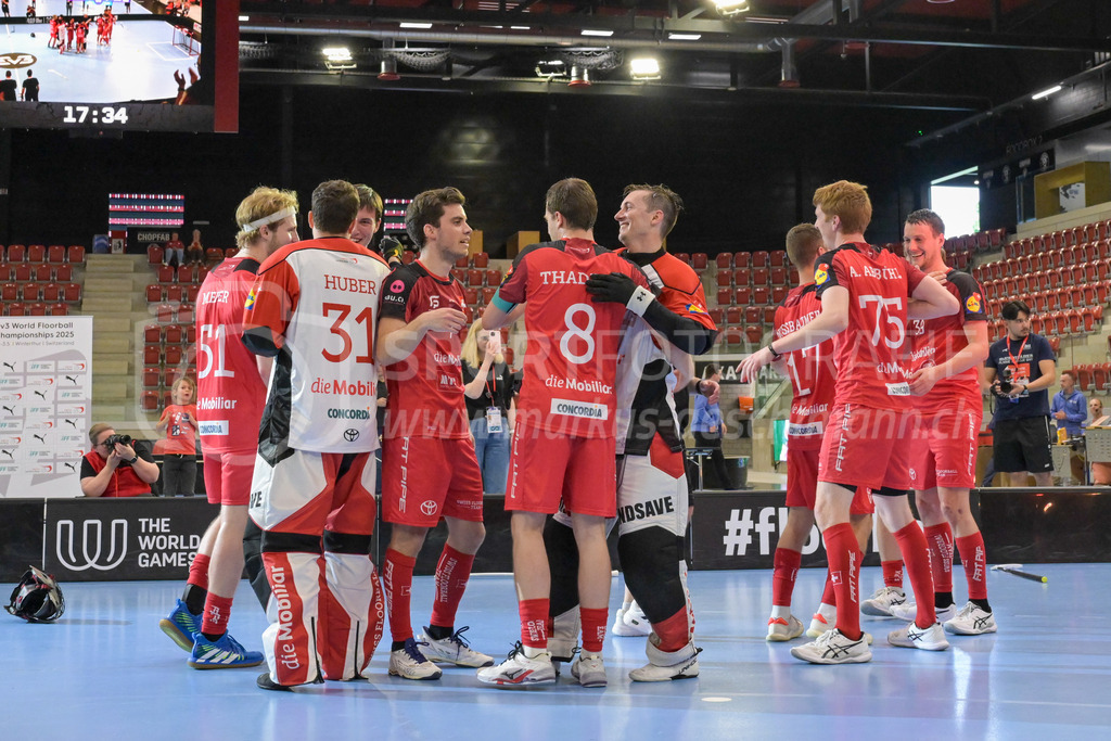 Men's 3v3 WFC 2025 - Championship Final - Switzerland v Ukraine | Switzerland wins the final game over Ukraine, during Men's 3v3 WFC 2025 - Championship Final, Switzerland: 03.05.2025, Winterthur, AXA ArenaEvent page: <a href="https://www.u19wfc2025.ch/">www.u19wfc2025.ch</a>Credit: Markus Aeschimann, <a href="https://markus-aeschimann.ch">markus-aeschimann.ch</a>Instagram: <a href="https://instagram.com/sportfotografie.aeschimann">@sportfotografie.aeschimann</a> - Realisiert mit Pictrs.com