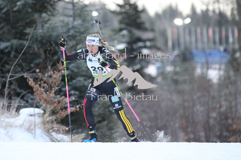 OE7A9364 | Julia Kink