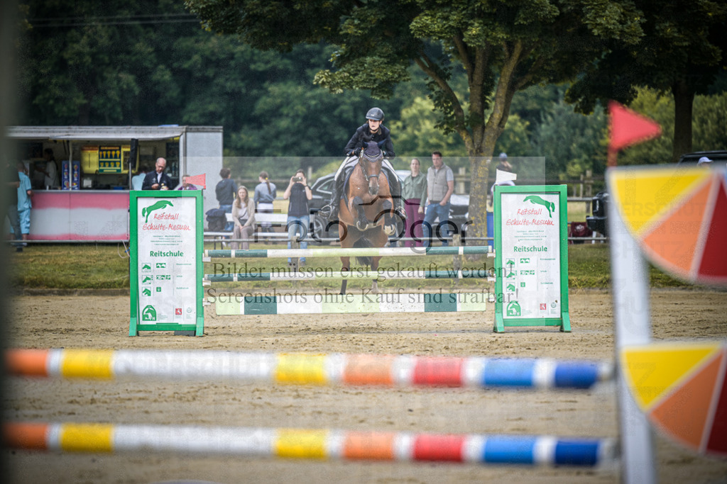 DOS_1946 | Entdecke hochwertige Reitturnierfotos von Foto Oger. Professionell, emotional und authentisch – jetzt Lieblingsmomente im Shop bestellen.Deutschlandweite Turnierfotografie. - Realisiert mit Pictrs.com