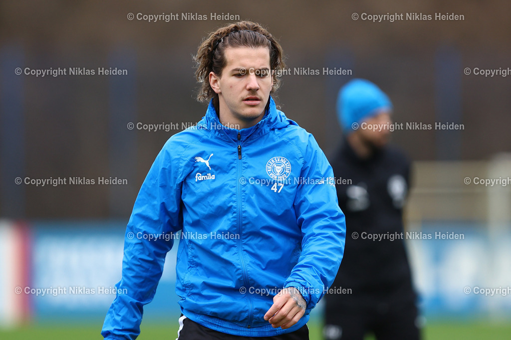 NH_HolsteinKiel_Training_10122025 | #47 John Tolkin (Holstein Kiel)Fußball I Herren I Training I Saison 2025-2026 I Holstein Kiel I 10.12.2025 I Citti-Fußballpark
