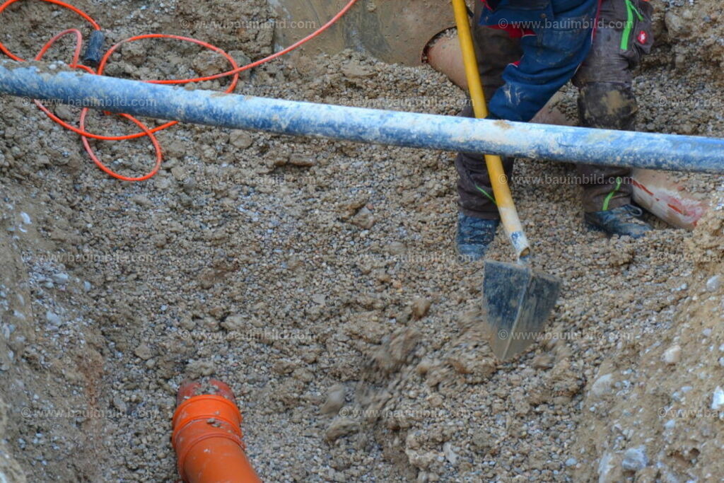 bib-lg03-abwasserkanal-0099 | Nach LV-Leistungsgruppen sortierte Detailfotos über den Bau eines Hauses. Alle Hausbau-Bilder direkt vom Urheber und Autor der Website Haus-Selber-Bauen.com