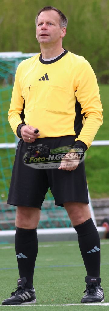 SV Enger-Westerenger - TSV Löhne | Auf dem Bild zu sehen: Schiedsrichter: Frank TiemannSV Enger-Westerenger, TSV Löhne, Saison 25/26, Kreisliga A, Enger, Deutschland - Realisiert mit Pictrs.com