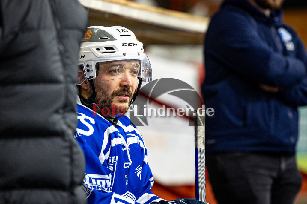 SC Forst NATURE BOYS gegen ESC Hassfurt HAWKS | Eishockey Landesliga Herren Playoffs 2024/25 - Spiel 2 von 4, SC Forst NATURE BOYS gegen ESC Hassfurt HAWKS, 20250222,Marco MOOSLECHNER (Nature Boyz 17) auf der Bank, Portrait,2025-02-22 in Peißenberg (Eisstadion Peißenberg)Marco MOOSLECHNER (Nature Boyz 17)Copyright: WolfgangxLindner foto-lindner.de