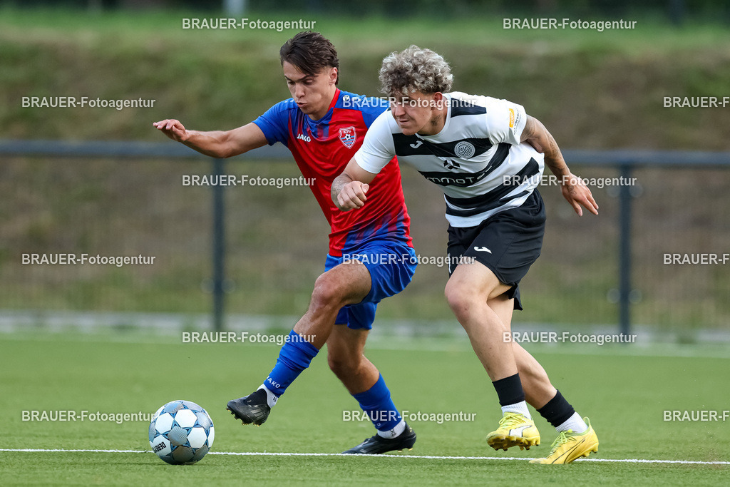 1_KFCWAT_20250723_1167.JPG -  - KFC Uerdingen - SG Wattenscheid 09 - Testspiel | Krefeld, Deutschland, 23.07.25: Maximilian Dimitrijevski (KFC Uerdingen) und Jermaine Jann (SG Wattenscheid 09) im Kampf um den Ball waehrend des Testspiel Spiels zwischen KFC Uerdingen - SG Wattenscheid 09 in der Covestro Sportpark am 23. July 2025 in Krefeld, Deutschland. (Foto von Stefan Brauer/Brauer-Fotoagentur)
