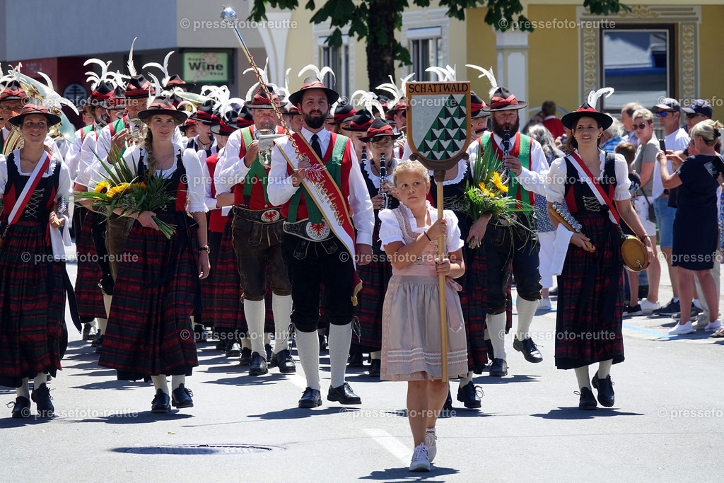 news-2022-Juli17-Musikumzug-Reutte-DSD03003-Schattwald | Info aus dem Bezirk Reutte/Ausserfern Tirol sowie eine umfangreiche Bilddatenbank über die gesamte Region: Lechtal, Talkessel Reutte, Tannheimertal, Zwischentoren. Lech, Plansee, Zugspitze, Grenztunnel, B179, Fernpassstraße, Verkehr, Lawinen, Tradition, - Realisiert mit Pictrs.com
