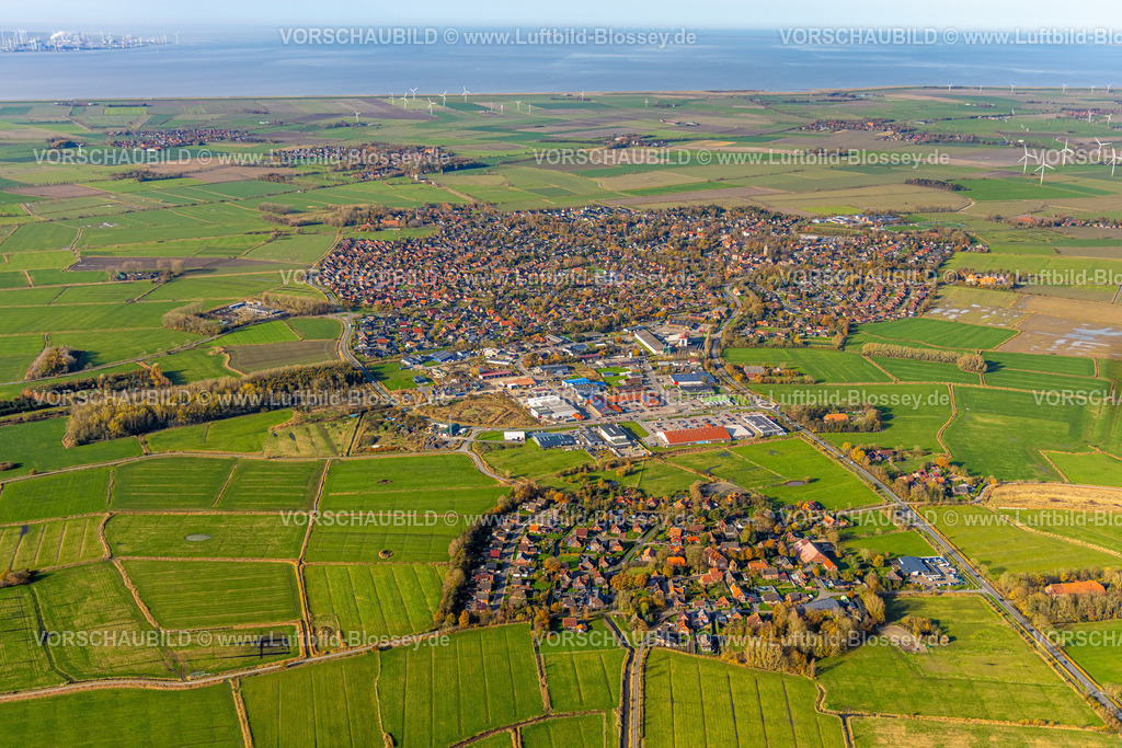 Greetsiel251104781 | Luftbild, Ortsansicht Krumhörn und Wohngebiet Ortsteil Pewsum und Canum, dazwischen das Gewerbegebiet und Einkaufszentrum Handelsstraße, Greetsiel, Canum, Krummhörn, Norddeutschland, Ostfriesland, Niedersachsen, Deutschland