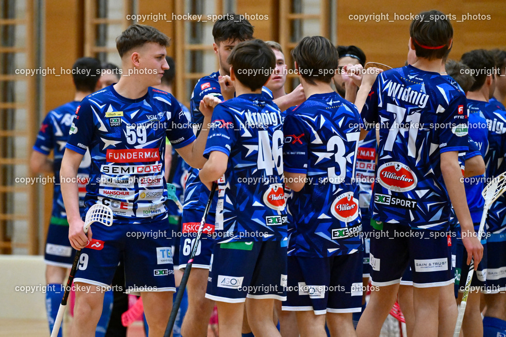 VSV Unihockey vs. SZPK Floorball | #59 Nino Forelli VSV Unihockey, #46 Elias Kronig VSV Unihockey, #37 Aleksander Bogataj VSV Unihockey, #71 Leon Widnig VSV Unihockey, VSV Unihockey Mannschaft, VSV Unihockey vs. SZPK Floorball, VSV Unihockey vs. SZPK Floorball am 23.11.2024 in Villach (Ballspielhalle St. Martin), Austria, (Photo by Bernd Stefan)