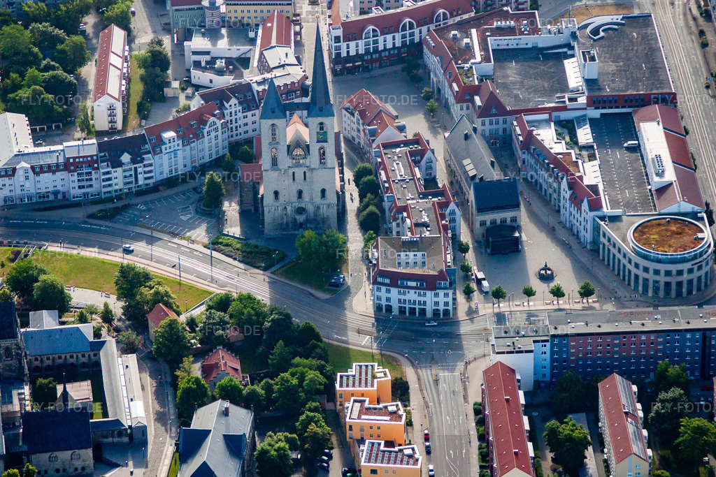 Luftbild: Kirchengebäude St. Martini im Altstadt- Zentrum der Innenstadt in Halberstadt im Bundesland Sachsen-Anhalt in Deutschland. Foto: IMG_58393.jpg vom 30.06.2013 durch Werner Riehm/FLY-FOTO.de