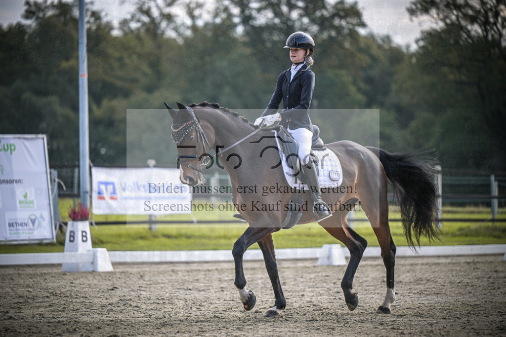 DOS_B078 | Entdecke hochwertige Reitturnierfotos von Foto Oger. Professionell, emotional und authentisch – jetzt Lieblingsmomente im Shop bestellen.Deutschlandweite Turnierfotografie. - Realisiert mit Pictrs.com