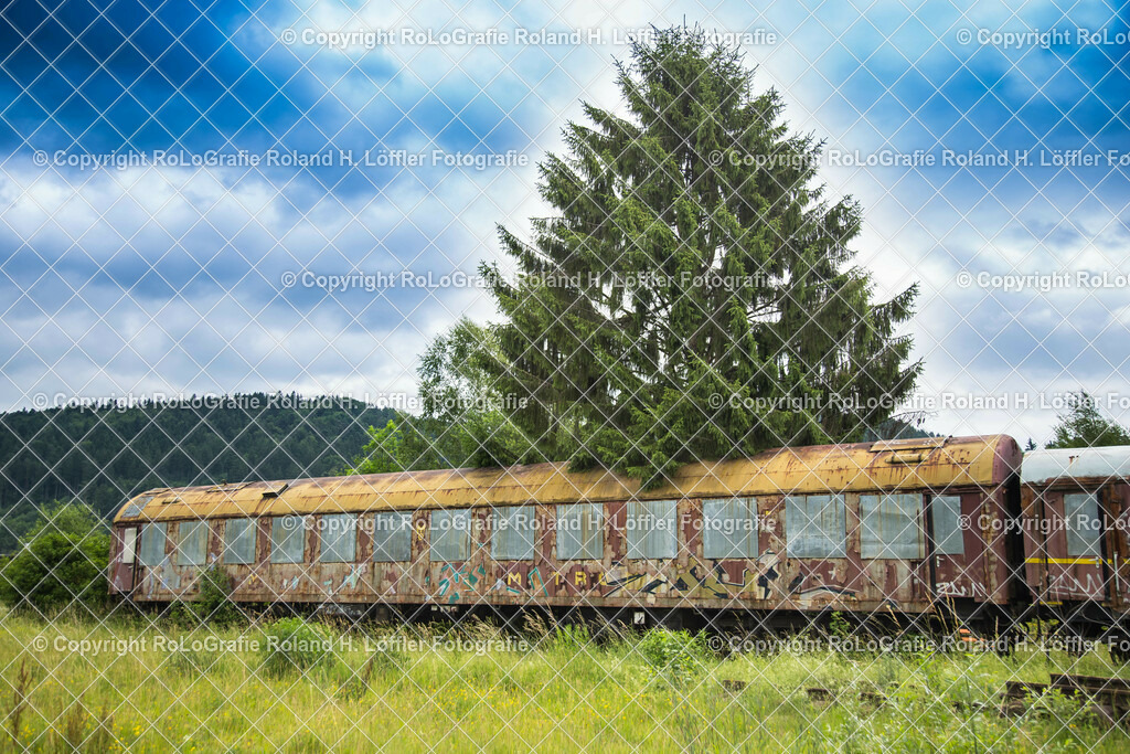 Eisenbahnnostalgie_16 | Alter Wagon auf dem Abstellgleis - Realisiert mit Pictrs.com