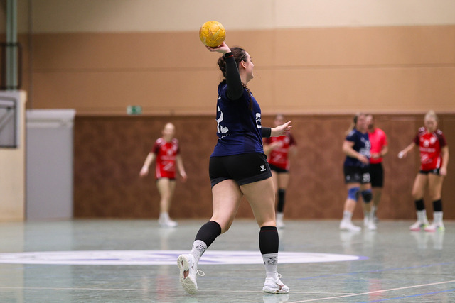 Handball I Damen I Saison 2025-2026 I Verbandsliga Süd I HSG Kalkberg 06 - MTV Dänischenhagen I 14.12.2025.16 | Juliane Steffens (12, HSG Kalkberg 06) - Realisiert mit Pictrs.com