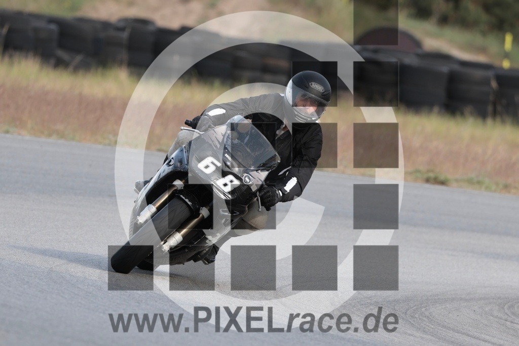 0068-20250510_12702 | Schöne Erinnerungen an spannende Momente - das festzuhalten ist unser Job. PIXELrace.de ist seit 2003 auf den Rennstrecken Europas unterwegs um die Action draußen beim Fahren und die wunderbare Stimmung imm Fahrerlager für euch einzufangen.