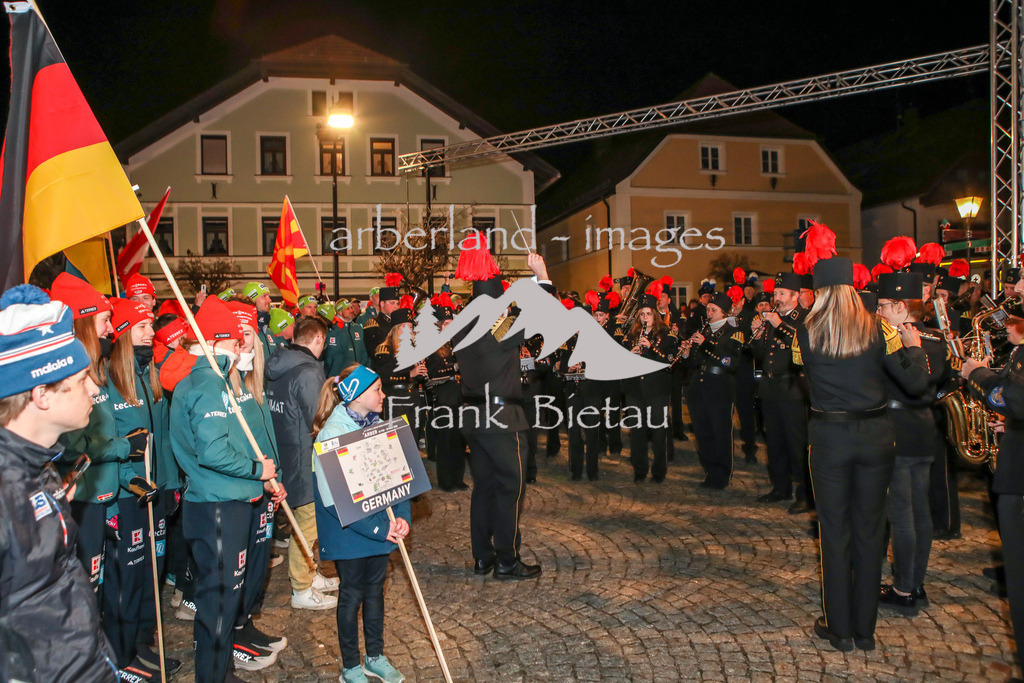 OE7A3517 | Knappschaftskapelle spielt die Bayerische und Deutsche Nat.Hymne