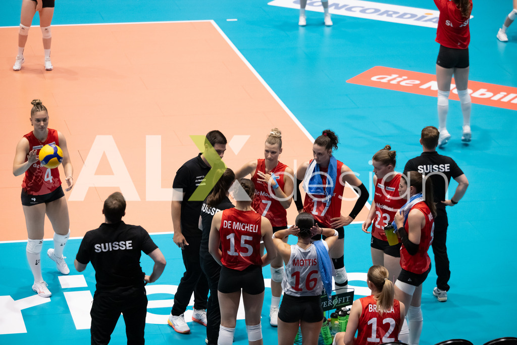 Austria v Switzerland - CEV European League Women | KRIENS, SWITZERLAND - JUNE 14: Team of Switzerland during the CEV European League match between Austria and Switzerland at Pilatus Arena on June 14, 2026 in Kriens, Switzerland. - Realisiert mit Pictrs.com