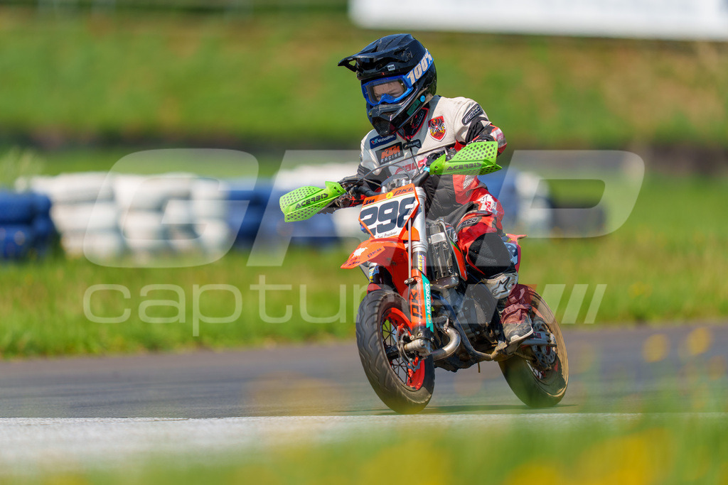 G-Cup + Supermoto Staatsmeisterschaft + Hungarian Supermoto Championship | GRIPcapture steht für authentische Sportfotografie in Österreich – für Momente, die mehr sind als Geschwindigkeit oder Ergebnis. Es geht um Emotion, Spannung, Fokus und den Augenblick, der oft nur einen Wimpernschlag dauert.Ob Motorsport, Teamsport oder 