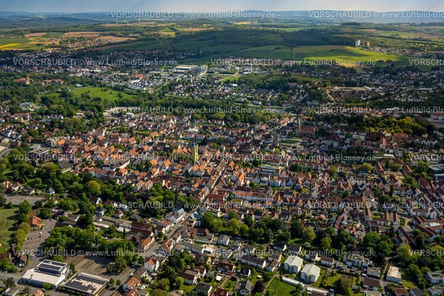 Lemgo240505469 | Luftbild, Altstadt Lemgo, alte Hansestadt mit historischem Stadtkern und der evangelisch-lutherischen Kirche St. Nicolai, Rathaus und Marktplatz, Häuser mit roten Dächern, Lemgo, Lemgo, Ostwestfalen, Nordrhein-Westfalen, Deutschland