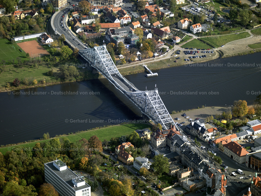 2888094 | DRESDEN  Loschwitzer Brücke " Blaues Wunder " über dem Fluss Elbe in Dresden im Bundesland Sachsen. Die Elbbrücke verbindet die Stadtteile Blasewitz und Loschwitz miteinander und gilt als Wahrzeichen der Stadt. Weiterführende Informationen bei: DREWAG - Stadtwerke Dresden GmbH,  DVB Dresdner Verkehrsbetriebe AG,  Landeshauptstadt Dresden. // the Loschwitzer bridge called " Blue Miracle " over the river Elbe in Dresden in the state Saxony. The bridge connects the districts Blasewitz and Loschwitz and is a well known landmark in Dresden. Further information at: DREWAG - Stadtwerke Dresden GmbH,  DVB Dresdner Verkehrsbetriebe AG,  Landeshauptstadt Dresden. Foto: Gerhard Launer