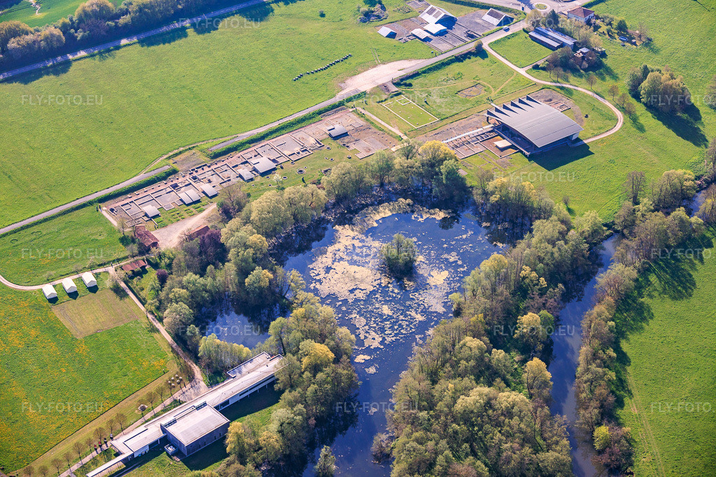Vue aérienne: Réserve naturelle du musée romain Bliesbruck à Bliesbruck dans le département Moselle, France – .Photo: IMG_154928.jpg prise le 18/04/2026 par Werner Riehm/FLY-FOTO.eu – Résolution de l'original: 6000 x 4000 px – Parc archéologique européen de Bliesbruck-Reinheim - Moselle Culture