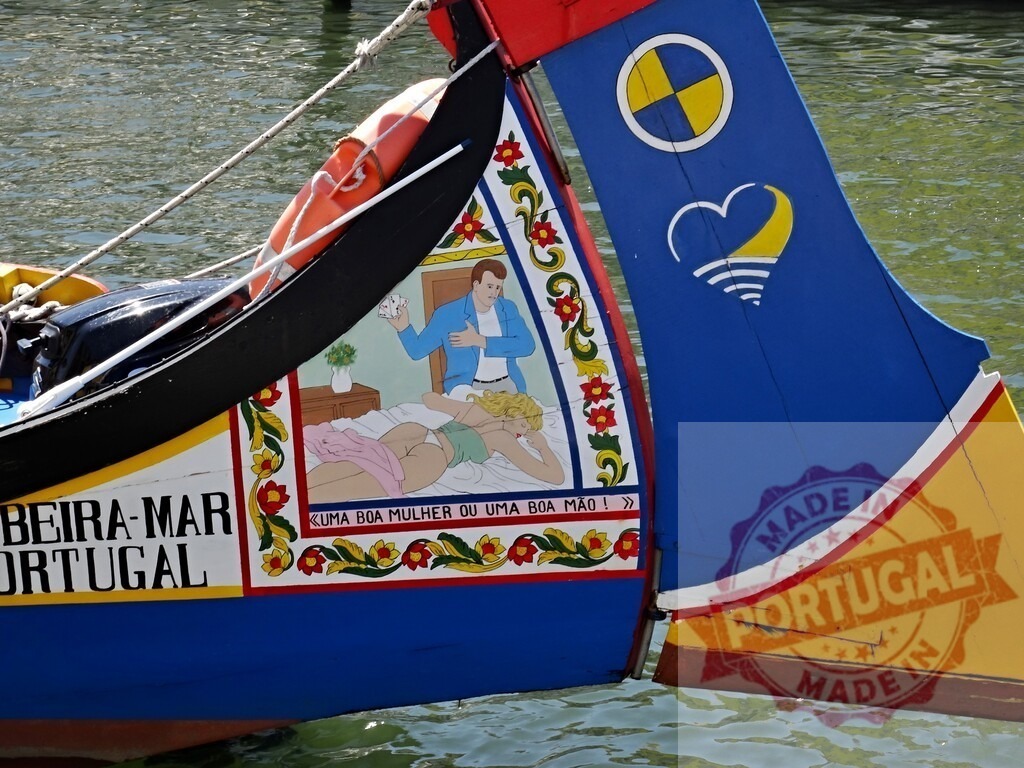 Molicieiro boat traditional art painting, Aveiro, Portugal | Molicieiro boat displaying traditional painting on its prow, navigating Ria de Aveiro - Realized with Pictrs.com