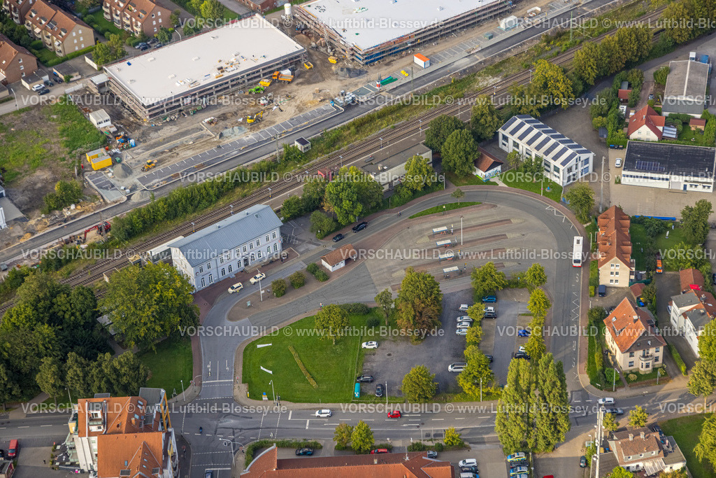 Werl230806768 | Luftbild, Parkplatz und Busbahnhof am Bahnhof Werl, Werl, Werl-Unnaer Börde, Nordrhein-Westfalen, Deutschland