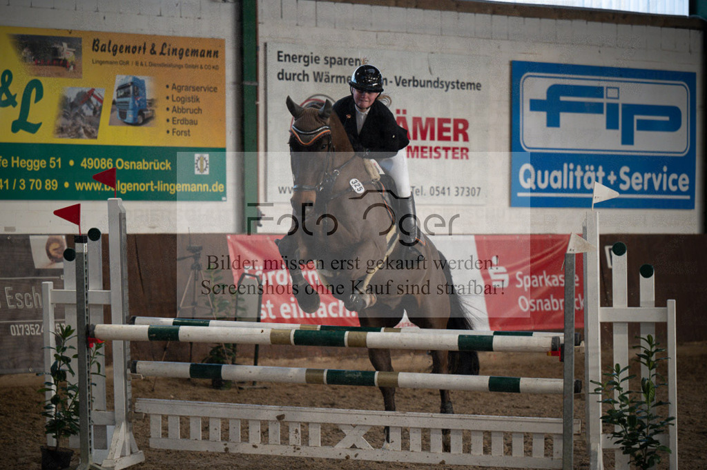 Hallenreittunier Voxtrup 2023 | Entdecke hochwertige Reitturnierfotos von Foto Oger. Professionell, emotional und authentisch – jetzt Lieblingsmomente im Shop bestellen. - Realisiert mit Pictrs.com