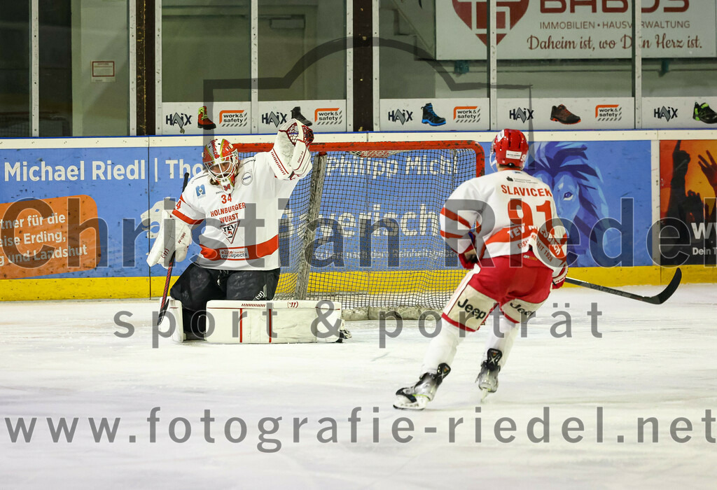 2023-03-19_027_TSV_Erding_gegen_TEV_Miesbach | Erding, Deutschland, 19.03.2023:
Eishockey, Bayernliga Playoffs 2022 / 2023, Halbfinale, TSV Erding gegen TEV Miesbach, Endergebnis: 

Timon Ewert (TEV Miesbach, #34), Bohumil Slavicek (TEV Miesbach, #91)

Foto: Christian Riedel / fotografie-riedel.net