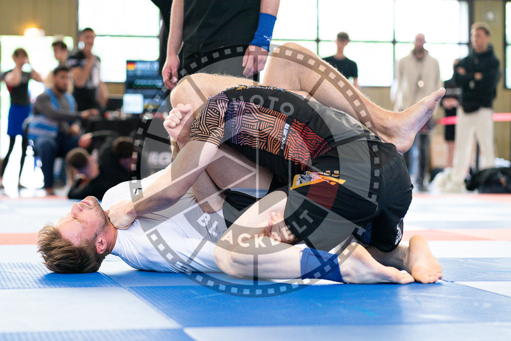 20250510PBB3021 | Athletes compete during the JJLG Berlin Open Jiu-Jitsu Championship on May 10, 2025 in Berlin, Germany. © Chiara Dazi / photoblackbelt