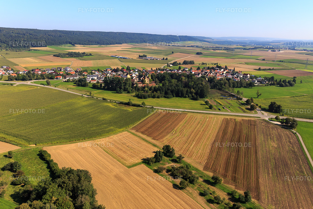 Luftbild: Ortsansicht von Süden im Ortsteil Grüningen in Riedlingen im Bundesland Baden-Württemberg in Deutschland. Foto: IMG_129254.jpg vom 05.09.2021 durch Werner Riehm/FLY-FOTO.de