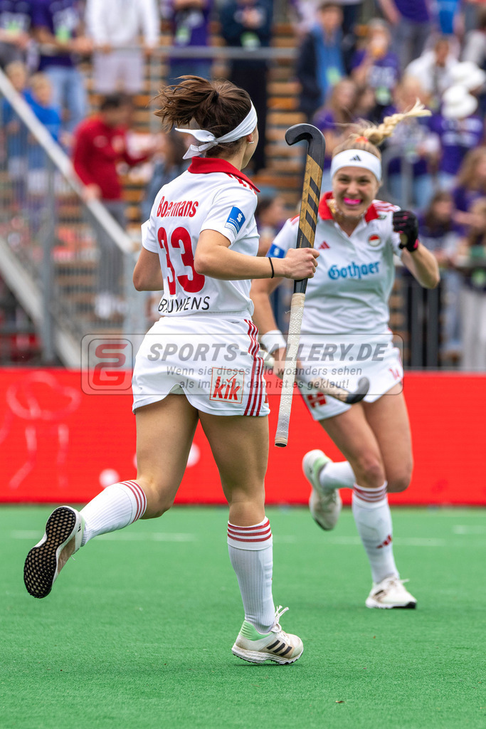 Final4_20240518-1151-0044 | Bonn, Deutschland, 18.05.2024: Emma Boermans (Rot-Weiss Koeln), Katharina Reuten (Rot-Weiss Koeln) in Aktion waehrend des Spiels der Deutsche Feldhockey-Meisterschaften 2024 zwischen Final 4 Damen Rot Weiss Köln - Mannheimer HC im Bonner THV am 18.05.2024 in Bonn, Deutschland. (Foto von Stephan Fehrmann)

Bonn, Germany, 18.05.2024: Emma Boermans (Rot-Weiss Koeln), Katharina Reuten (Rot-Weiss Koeln) in action during the game of Deutsche Feldhockey-Meisterschaften 2024 between Final 4 Damen Rot Weiss Köln - Mannheimer HC in Bonner THV at 18.05.2024 in Bonn, Deutschland. (Foto from Stephan Fehrmann)
