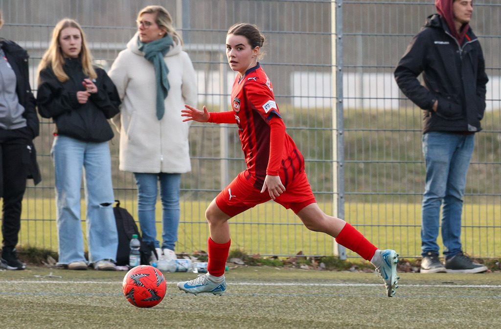 20260308-FCH-Welzheim_030 | 1. FC Heidenheim 1846 vs. FC Welzheim 06, Fußball, Frauen,, Freundschaftsspiel, 2025/2026, 08.03.2026 in Heidenheim, Kunstrasen Ost(Foto: Michael Bulling) - Realisiert mit Pictrs.com