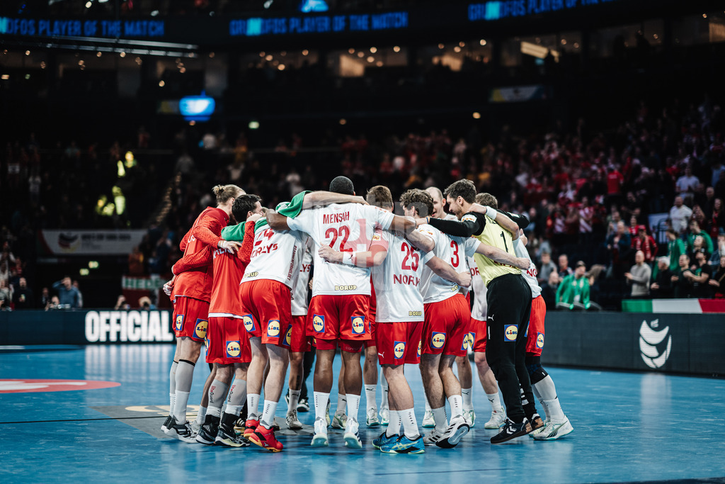 Handball | Herren | EHF EURO 2024 | European Championshop Men 2024 Final Tournament | Norwegen vs. Dänemark | 21.01.2024 | Das Team von Dänemark feiert den Sieg