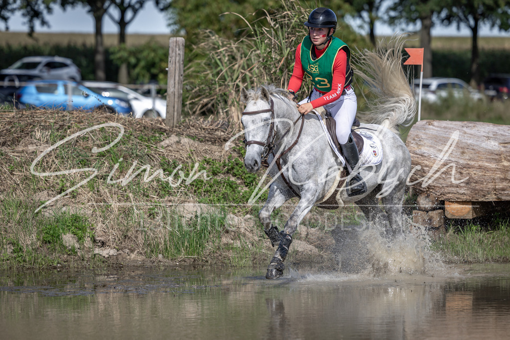 20250907-_3LI2424 | Tierfotografie Pferde, Hunde, Katzen, Haustiere.
Turnierfotografie Reitturniere, Reiten, Springreiten, Dressur in Hanau, dem Main-Kinzig-Kreis und dem Rhein-Main- Gebiet um Frankfurt
