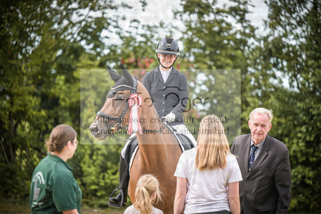 DOS_7561 | Entdecke hochwertige Reitturnierfotos von Foto Oger. Professionell, emotional und authentisch – jetzt Lieblingsmomente im Shop bestellen. - Realisiert mit Pictrs.com