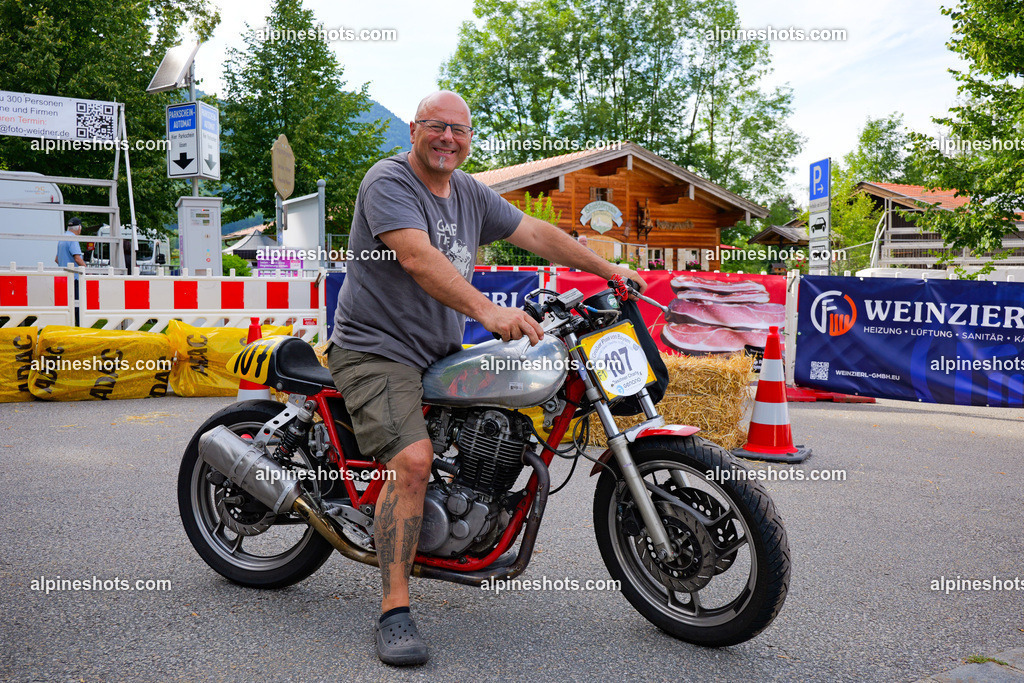 P1014621 | Erleben Sie atemberaubende, hochqualitative Fotos Ihrer Fahrt entlang der malerischen Alpenstraßen. Besuchen Sie alpineshots.com, um professionelle Aufnahmen Ihrer unvergesslichen Reise zu finden und zu kaufen - Realisiert mit Pictrs.com